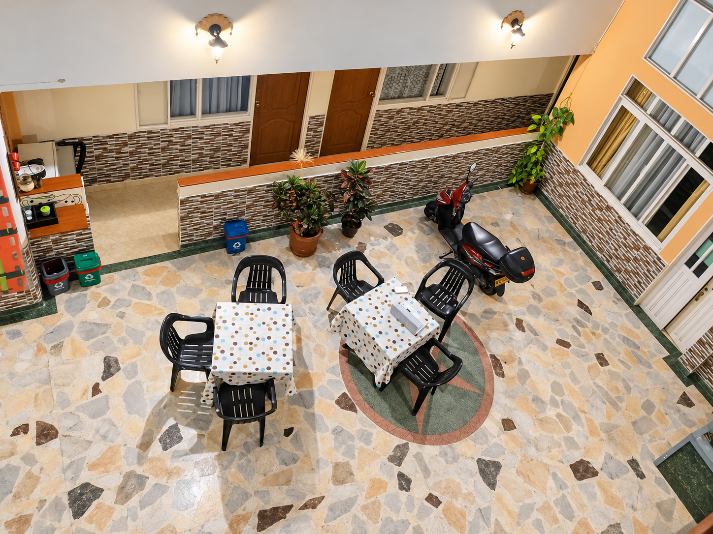 Dorado Real · patio interior